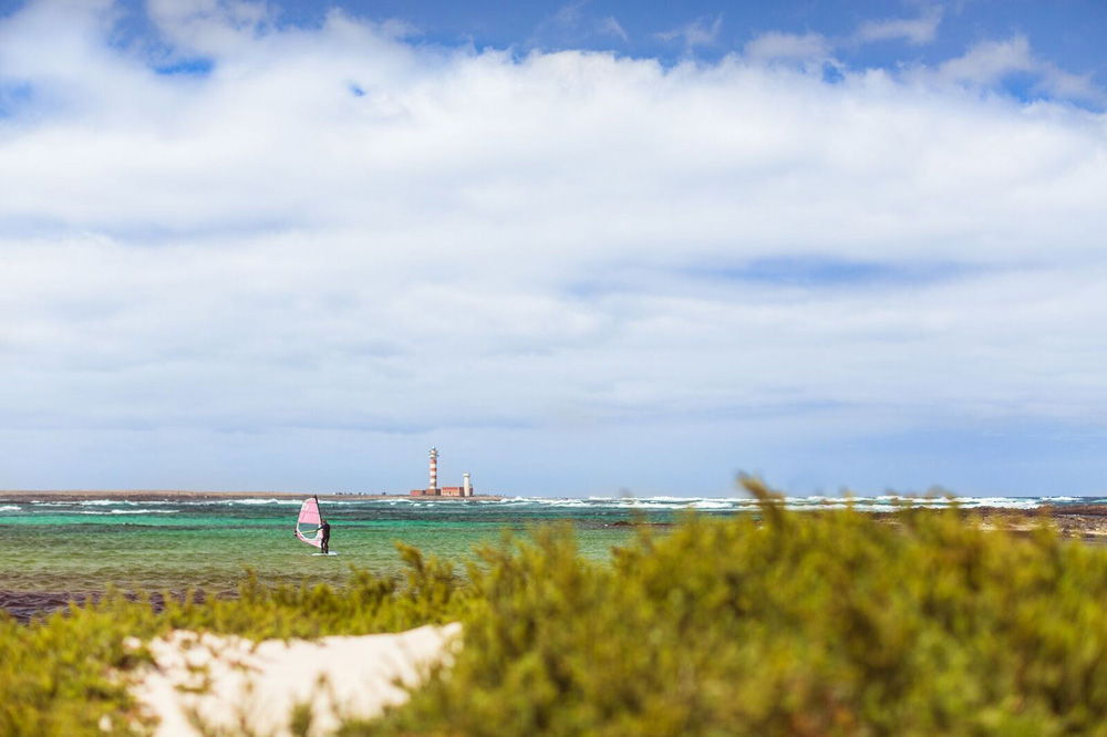 flag_beach_windsurfing