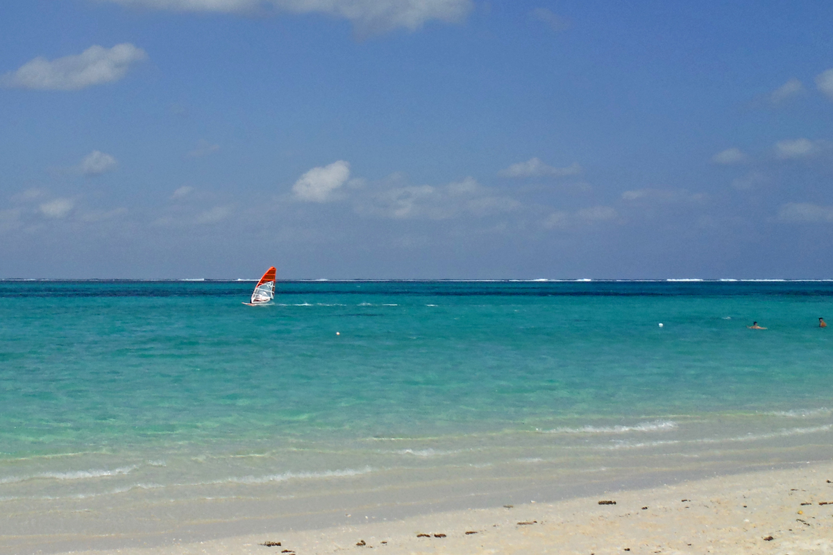windsurfing-blue-bay