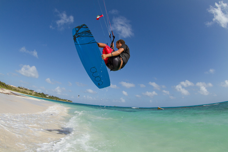 Kitesurfing
