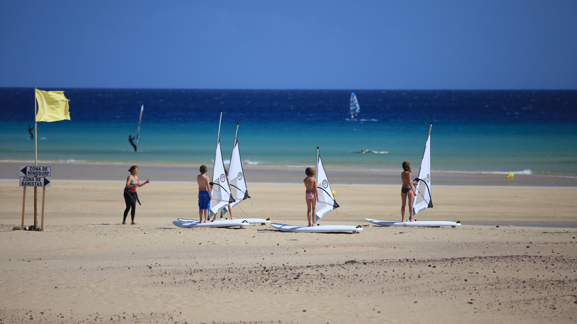 https://www.planetwindsurfholidays.com/ssp_director/albums/album-2070/lg/learn-windsurfing.jpg