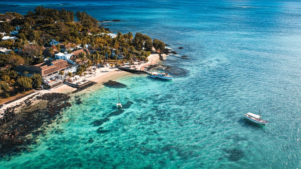 20 Degrees South, Anse La Raie - windsurf holidays
