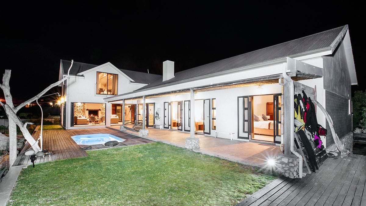 Langebaan Luxury Villa, Langebaan - windsurf holidays