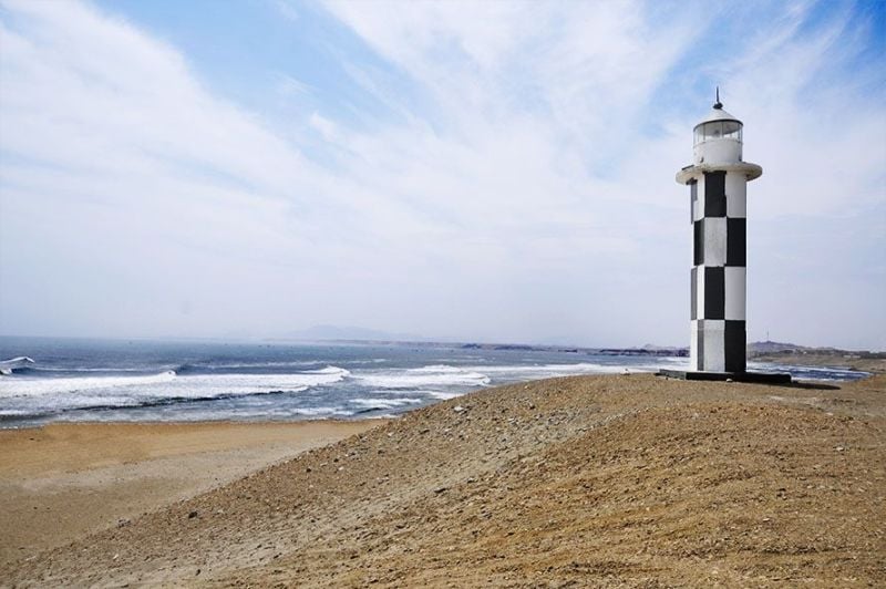 The Lighthouse Wave Camp, Pacasmayo - windsurf holidays