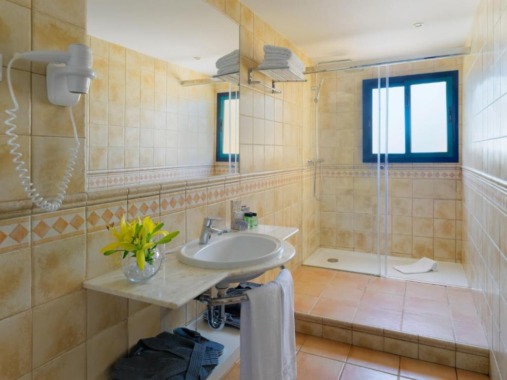 H10 Playa Esmeralda (adult Only), South Fuerteventura - windsurf holidays
